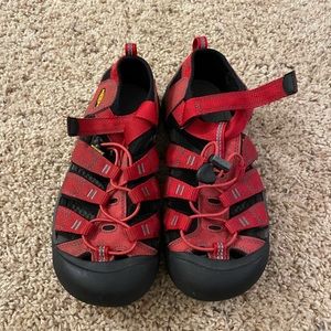 Kids Keen sandals. Worn one short season. EUC!